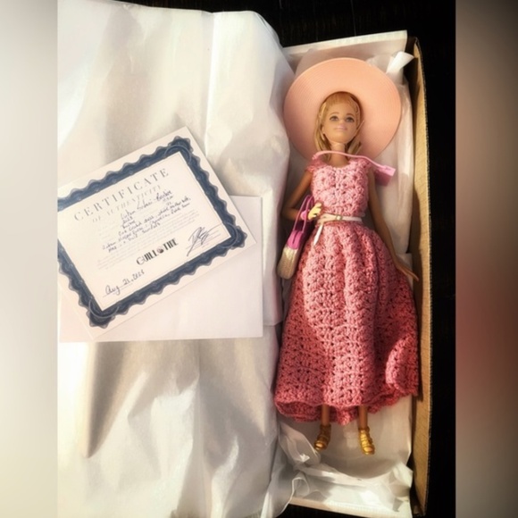 “Urban Safari” Barbie by Guillotine Montreal, detailed accessories, COA, stand - Picture 2 of 4